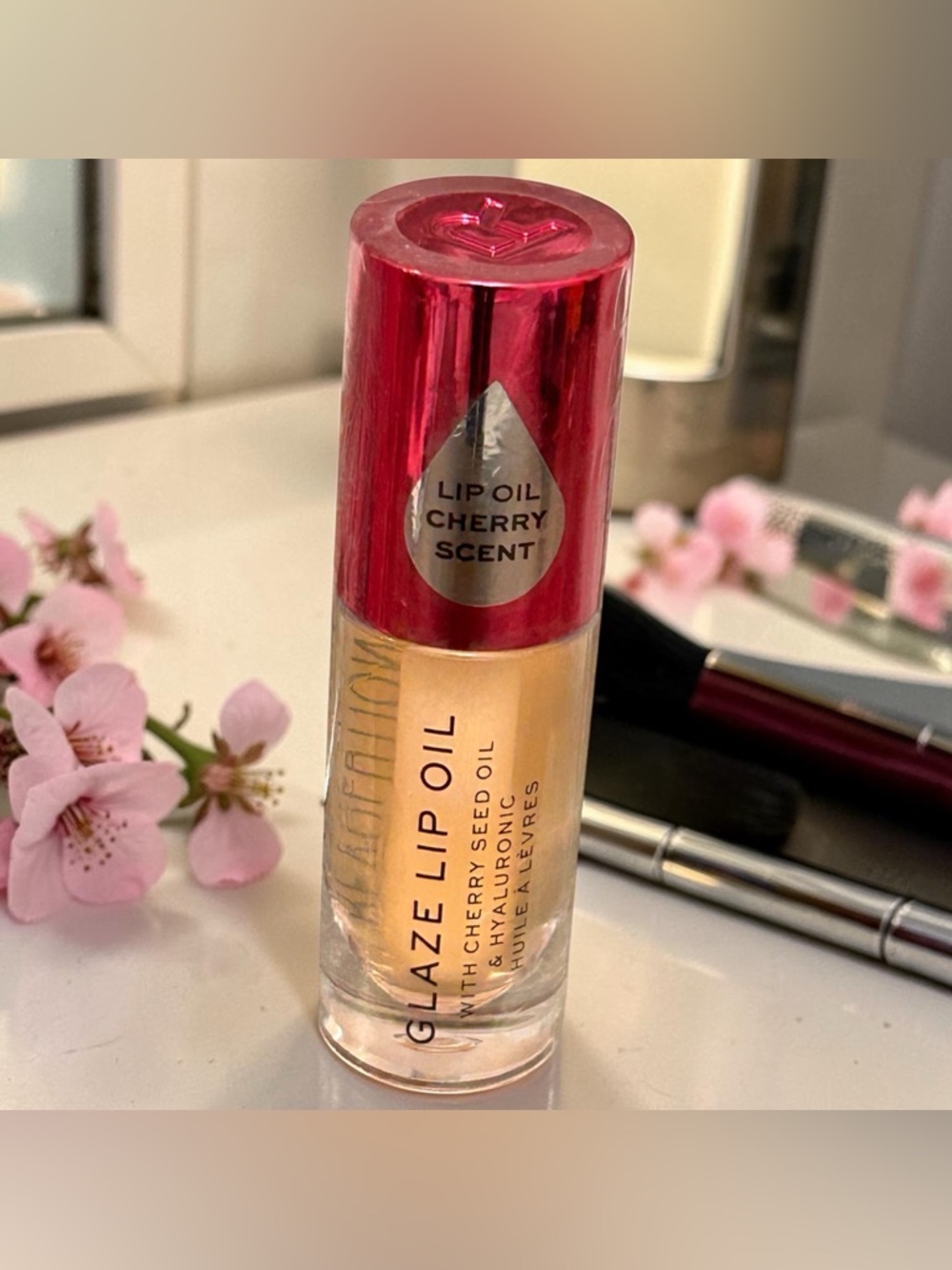 Revolution Glaze Lip Oil With Cherry Seed Oil & Hyaluronic